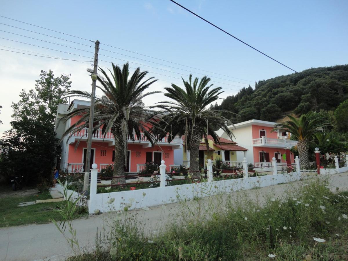Vitaládes Virginia Apartments מראה חיצוני תמונה